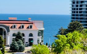 Спальня-студия с видом на море и парк